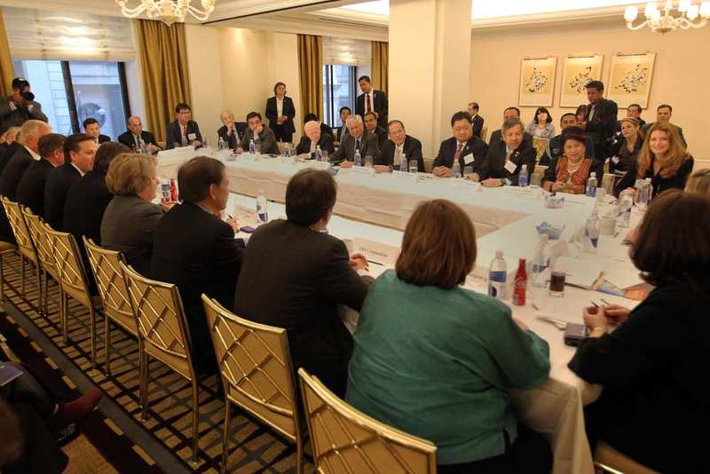 President Benigno S. Aquino III, his cabinet secretaries, and CEOs of leading U.S. companies during the Business Roundtable held at the Gramercy Room, The Peninsula Hotel, New York | Photo by Jay Morales of Malacañan Photo Bureau