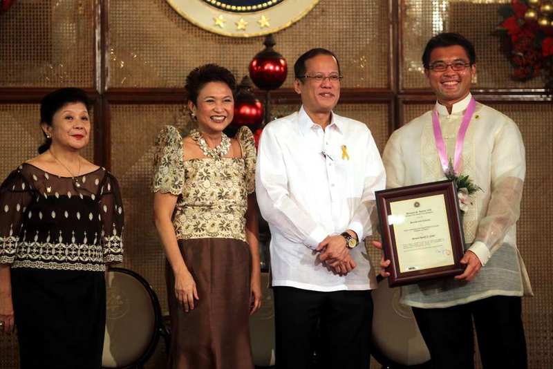 CFO Secretary Imelda Nicolas, Philippine President Benigno S. Aquino, Randy Gener. Photo by Malacanang Photo Bureau